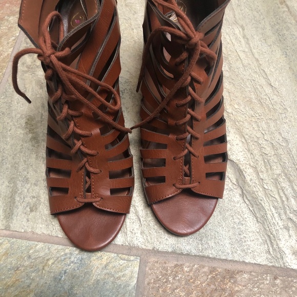 Delicious Heels - Picture 2 of 7